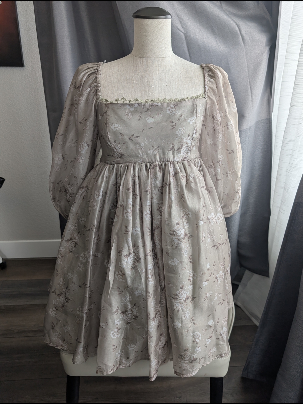 MABLE Taupe Floral Puff-Sleeve Women's Dress